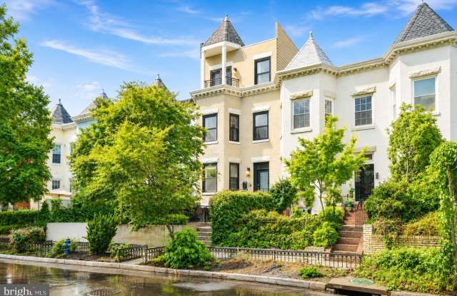 145 ADAMS Street NW