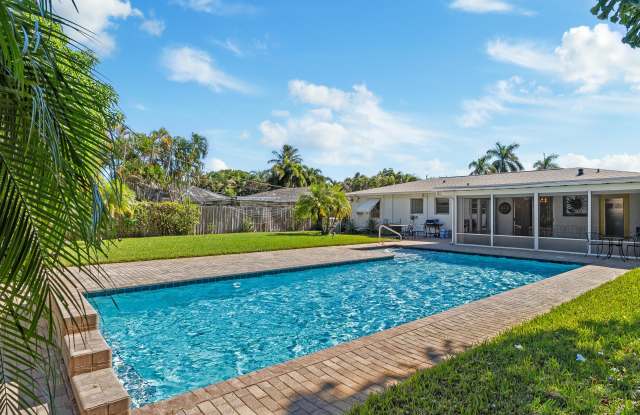 Photo of 225 E Ilex Drive