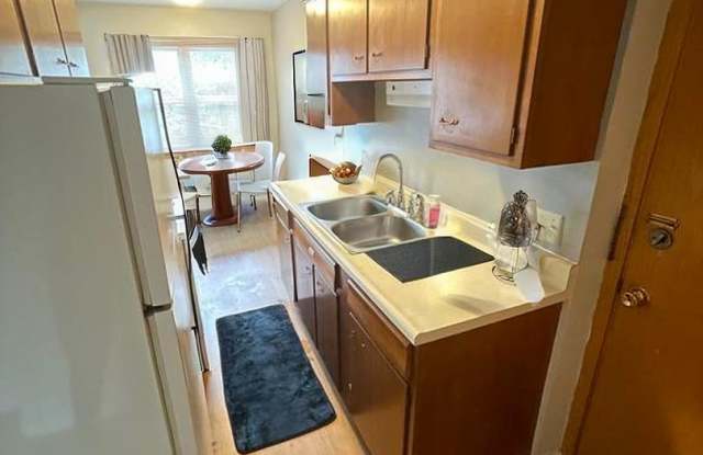 Available Now! - 1 Bed 1 Bath Apartment
