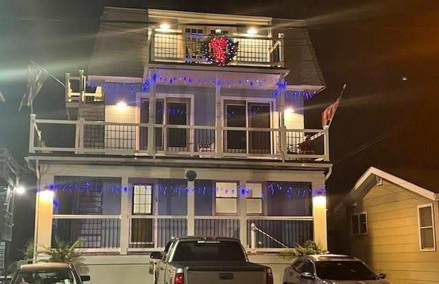 839 BAY AVENUE