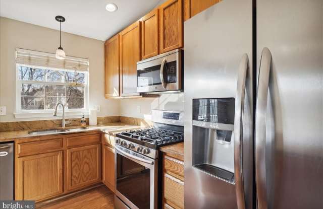 102 W DEER PARK Road