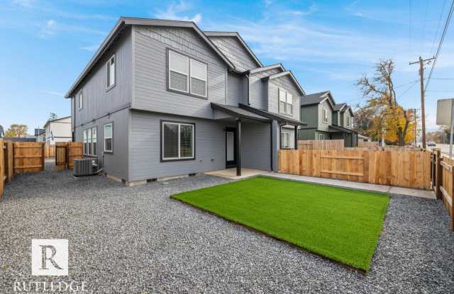 3 Bed \ 2.5 Bath Gorgeous Newer Townhome!!