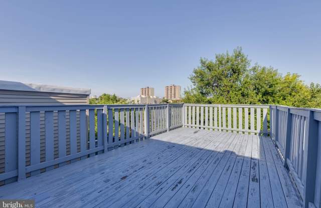2554 N 8TH Street unit: B