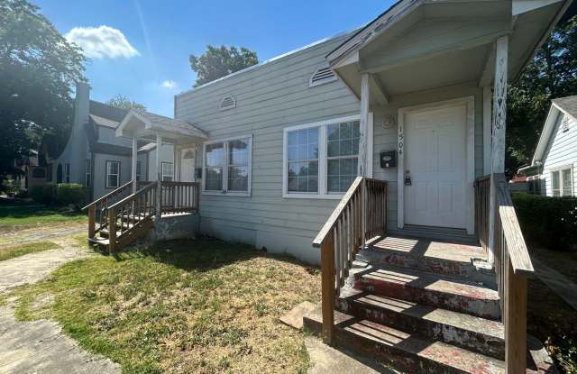 Photo of One Bedroom One Bathroom Duplex in Highland Park!