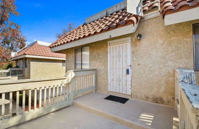 Available now! 2 bedroom/2 bath condo located in the Tanglewood Villas of Pomona!