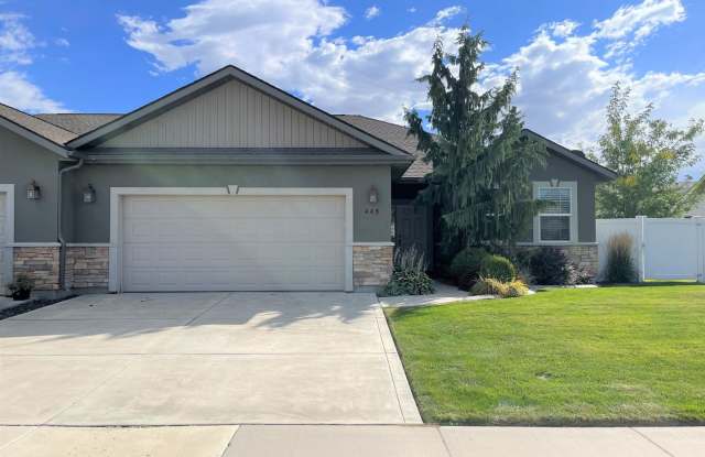 Photo of Beautiful 3 Bedroom 2 Bath Duplex.