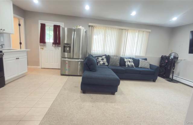 9 Florus Crom Court