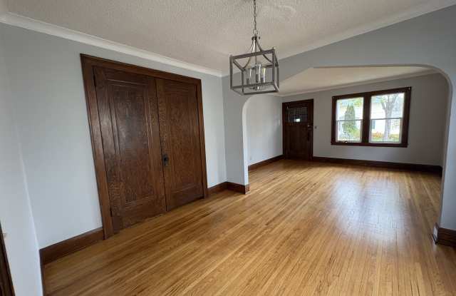 Photo of 3214 19th Ave S