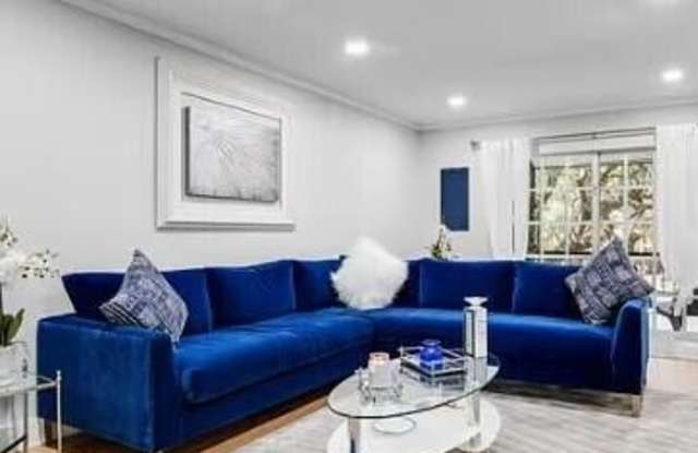 4315 PLAZA GATE Lane S unit: 202