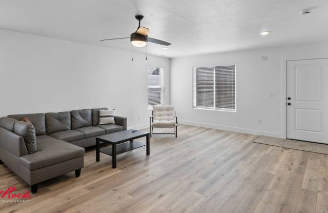 Move in Special! $800 off First Full Month's Rent!