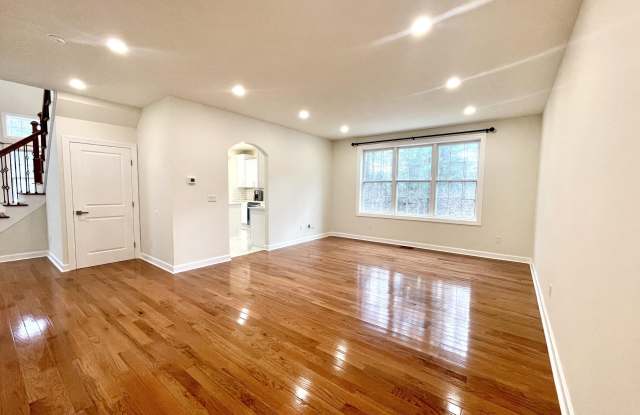 11 Poplar Drive unit: B