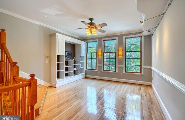 Photo of 706 S BOND Street