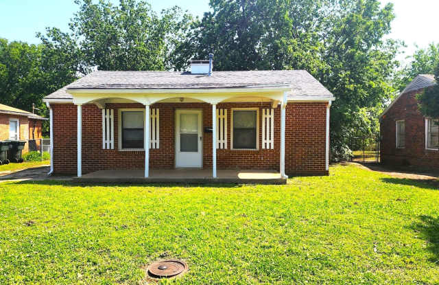 2 Bed 1 Bath 1 Car  Detached Garage in Chesser Addn Midwest City