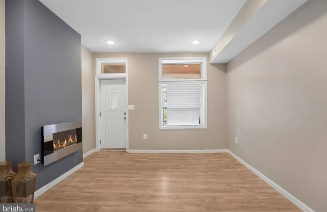 945 N ASHBURTON Street