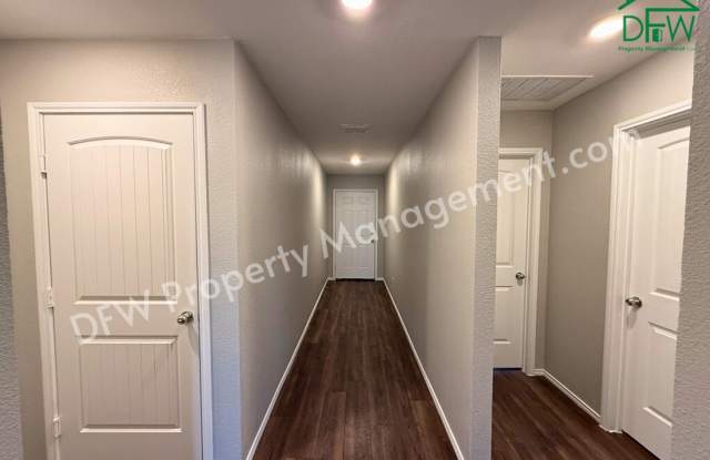 Modern 4-Bedroom Home with Island Kitchen  Spacious Backyard in Princeton!