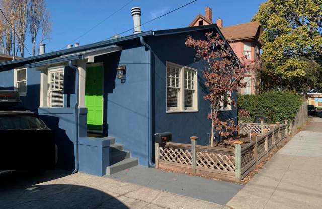 3008 Deakin Street