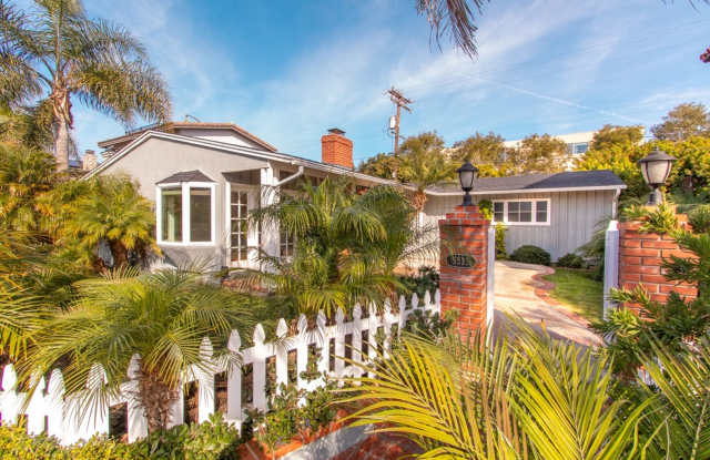 Charming 3 Bed/2 Bath Home in Bird Rock/ La Jolla- 1 Block from the Ocean!