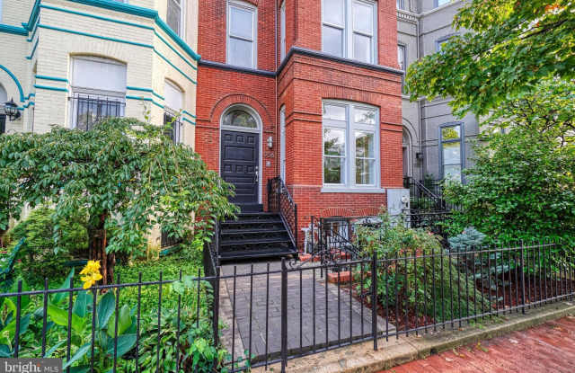 Photo of 936 T Street NW unit: B