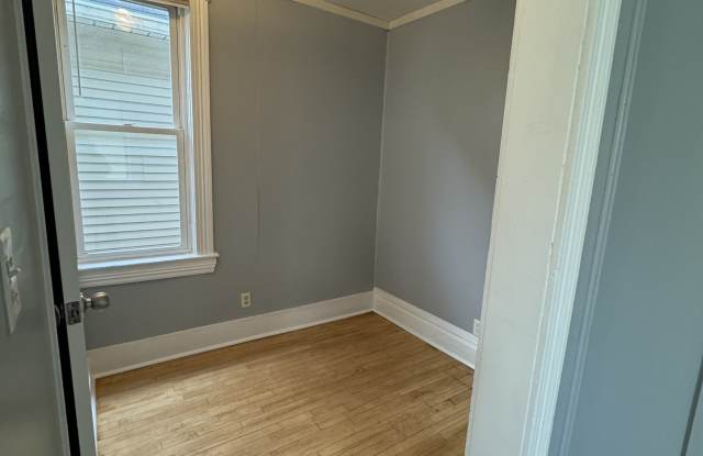 Photo of 794 Edmund Ave W