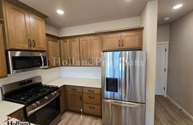 Charming 2-Bedroom, 2-Bath Home in a Prime Hillsboro Location ** BEST NEW PRICE at $2,045 ** 1 application in process as of 12/03