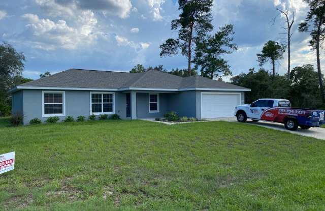 Desirable SW Ocala Neighborhood 4/2/2 *WON'T LAST*