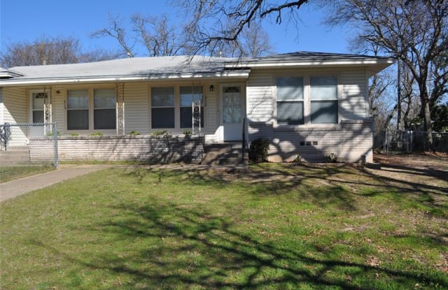 712 W Bridge Street - 712 West Bridge Street, Weatherford, TX 76086