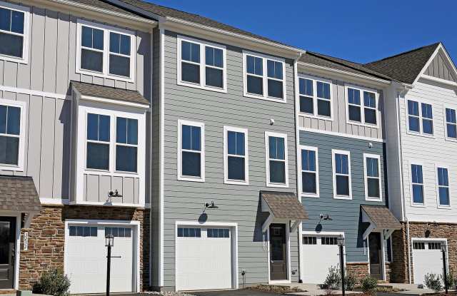 Walkable, Dog-Friendly Townhome Near Downtown Crozet