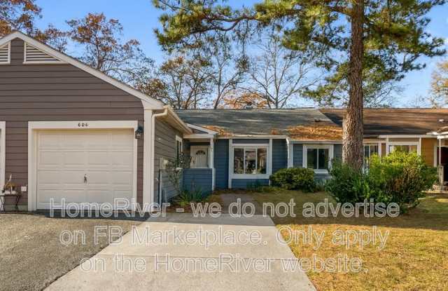 Photo of 604 Edgewater Dr