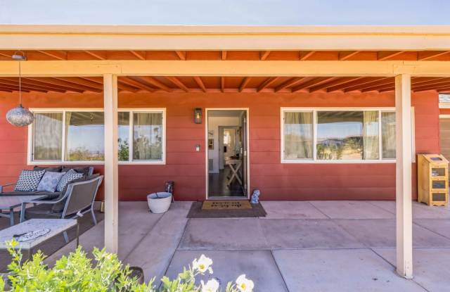 Photo of 3 Bedroom 1.5 Bath Modern Farmhouse near JT National Park * MOVE IN SPECIAL*