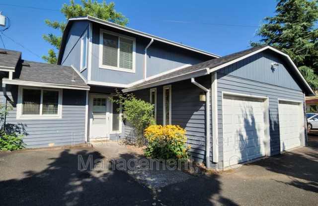 4321 SE 37TH AVE - 4321 Southeast 37th Avenue, Portland, OR 97202