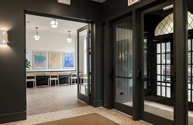 1650 W Roscoe Street