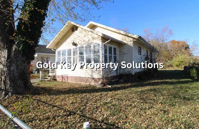 Open Floor Plan 2 BR 1 BA House with Sun Porch NO SECTION 8