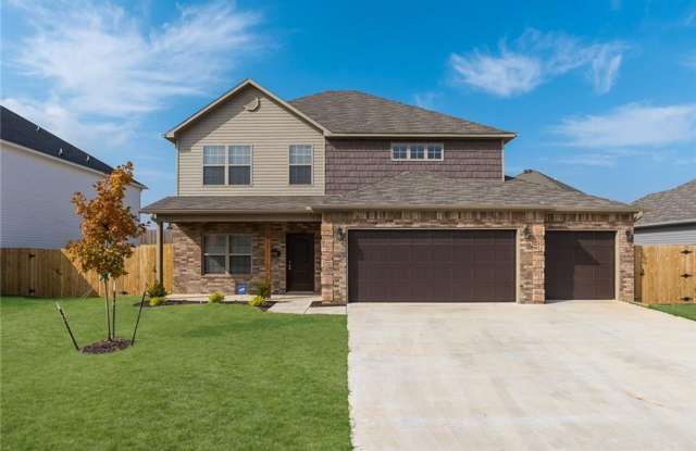 4 bedroom 2.5 bath in Lowell-south of Promanade