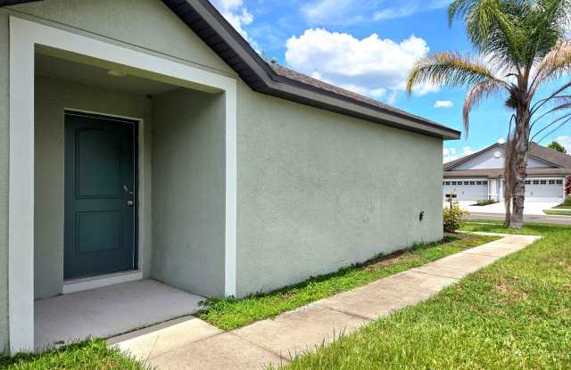 RENT SPECIAL: $500 off the first month’s rent! Beautiful 3Bed/2Bath Home in North Lakeland
