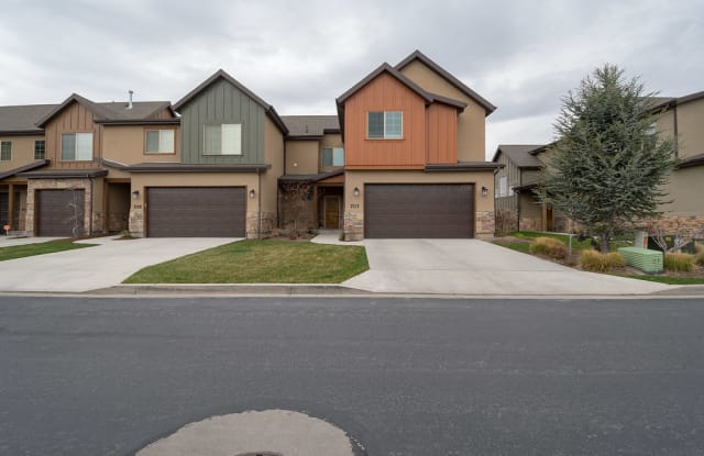 707 W Mystic Creek Way - 707 Mystic Creek Way, South Jordan, UT 84095