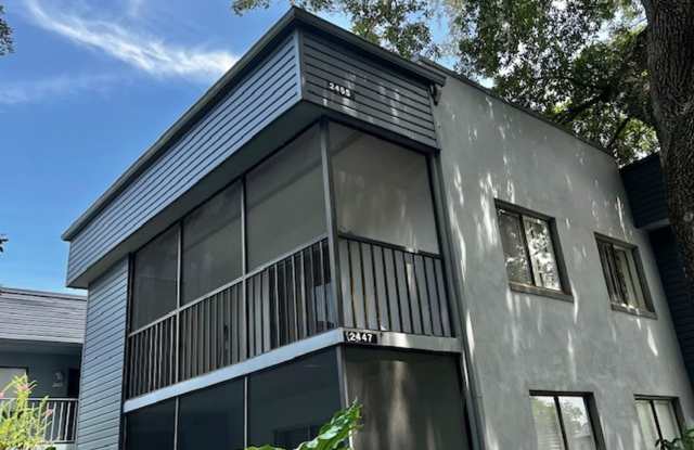 MOVE IN NOW!! 2ND FLOOR CORNER 2x2 UNIT WITH SCREENED IN PORCH!