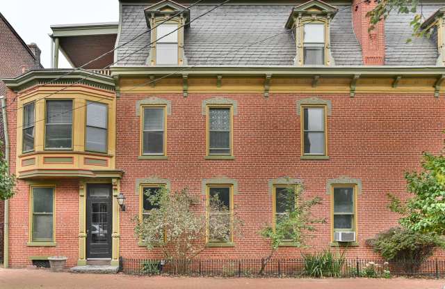 Charming 3 Bedroom on Verbeke St w Off Street Parking!!