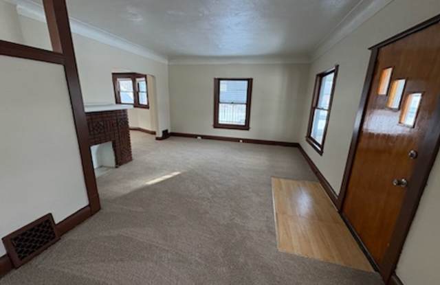 Spacious 3 Bedroom 1 Bath House Located in South Toledo