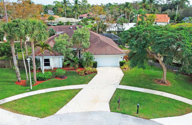 ***NO HOA - Move In Today*** Spacious 4BR Pool Home on Quiet Cul-de-Sac in Wellington