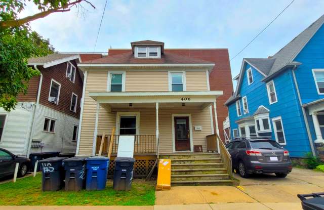 Photo of 7 Bedroom | 2 Blocks from the Diag, LSA Building, and Michigan Union | Flexible Lease Terms
