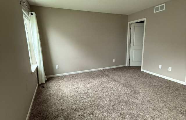 Spacious 4 BD | 2 BA Home with Finished Lower Walkout | 3‑Car Garage | Woodbury