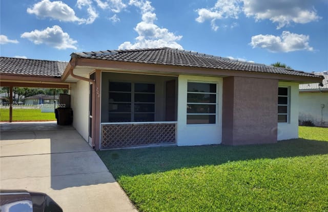 208 OAKMONT PKWY - 208 Oakmont Parkway, Lehigh Acres, FL 33936