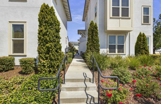 Move in special $1000 if signed before June 5th! 2 Bedroom, 1 Bath Available!