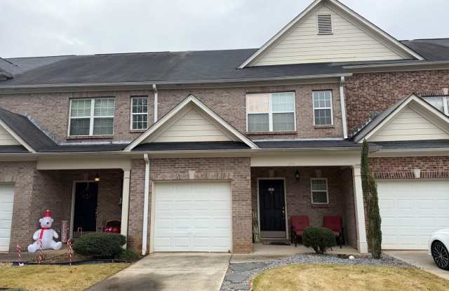 Photo of Wow! Check out this charming 3 bedroom 2.5 bathroom townhome in Newnan!