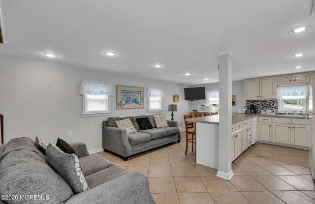 21 E Bay Way