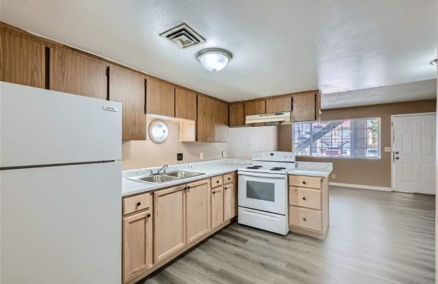 2 Bedroom 2 Bathroom Condo!