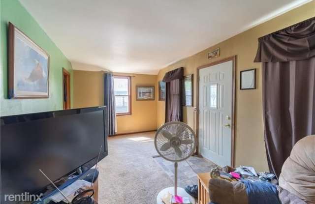 2947 Dubuque Ave - 2947 Dubuque Avenue, Des Moines, IA 50317