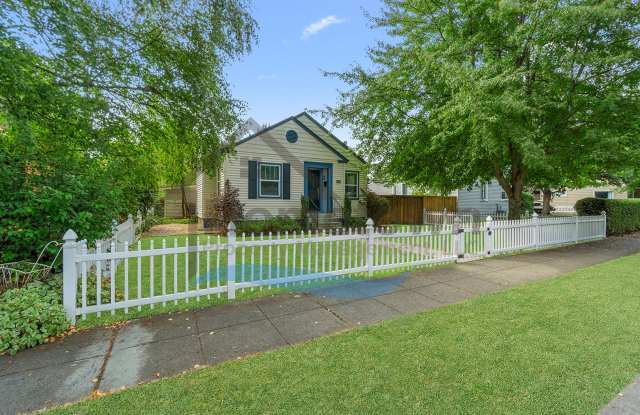 4 Bedroom 2 Bathroom Home with a Fully Fenced Private Back Yard Available in Coeur d'Alene!