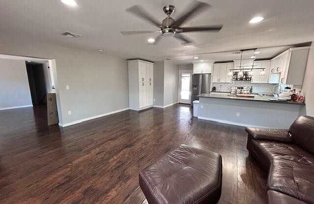 1117 W 9TH Street