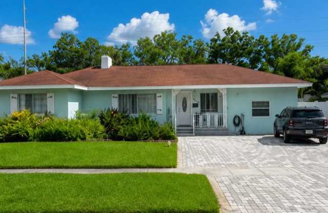 4950 13 Av N St Petersburg FL 33710